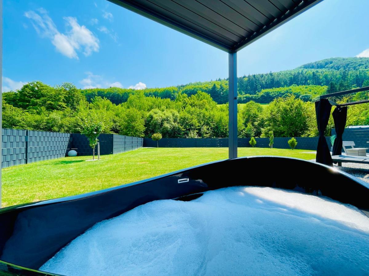 Voralpen Lodge - Ferienhaus Mit Gym & Wellnessbereich Traisen エクステリア 写真