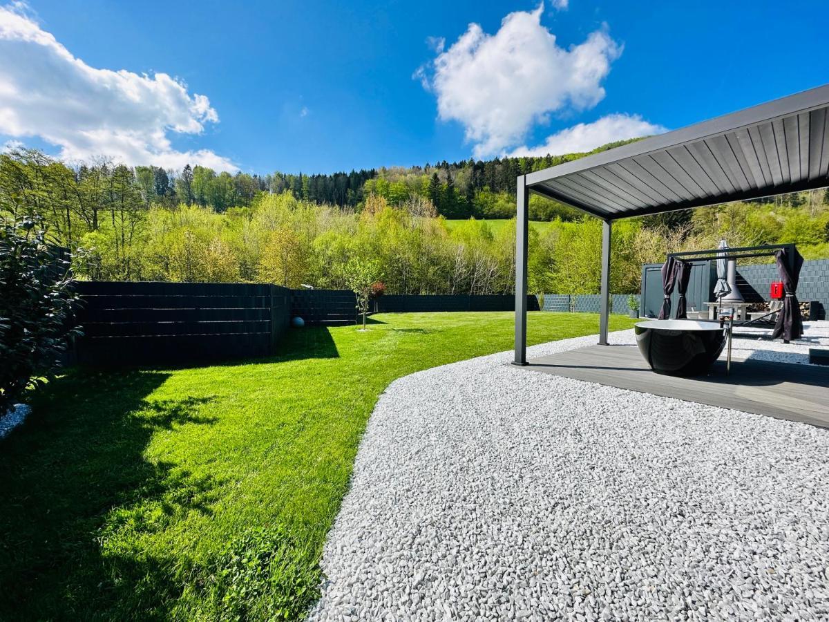 Voralpen Lodge - Ferienhaus Mit Gym & Wellnessbereich Traisen エクステリア 写真